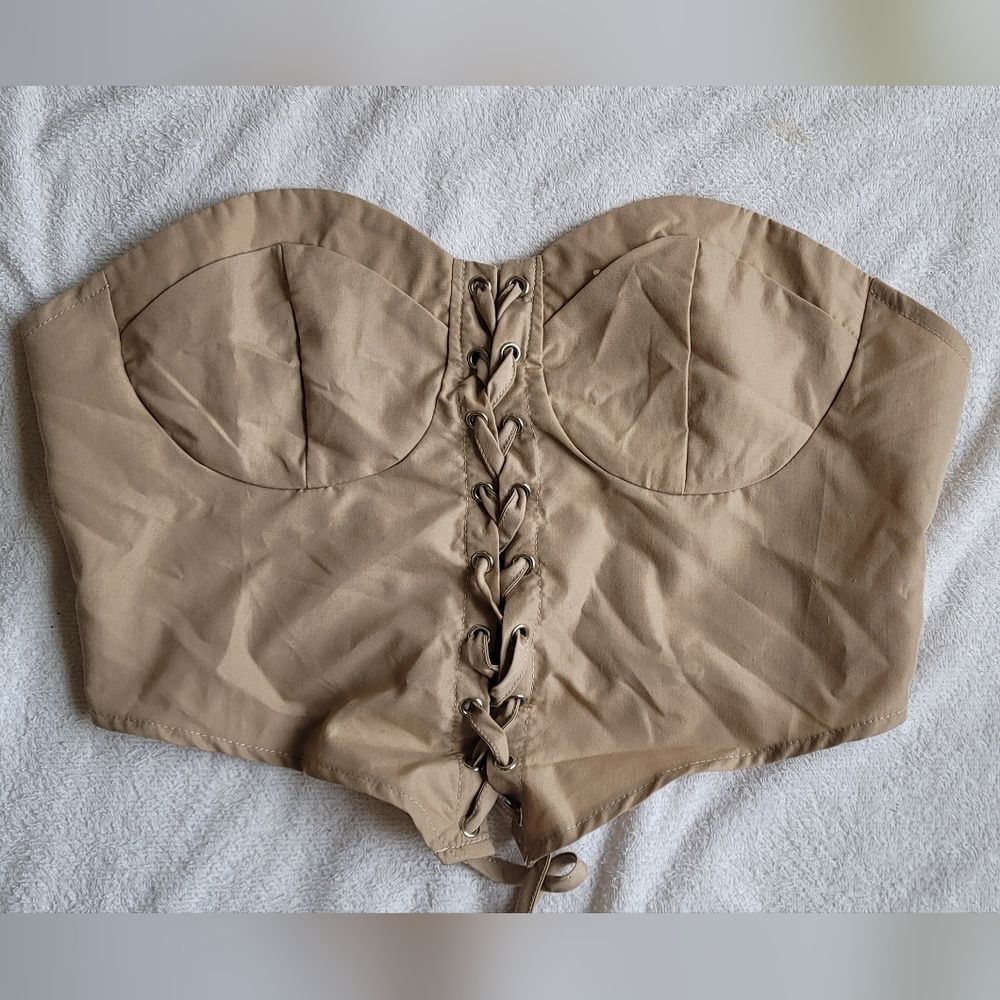 NWOT Shein Size 6 Polyester and Cotton corset like tan crop top